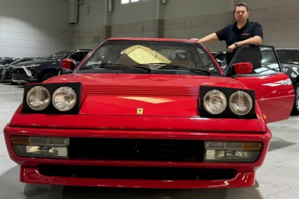 Ferrari uten minstepris: En brannskadet 1988-modell til salgs i Norge